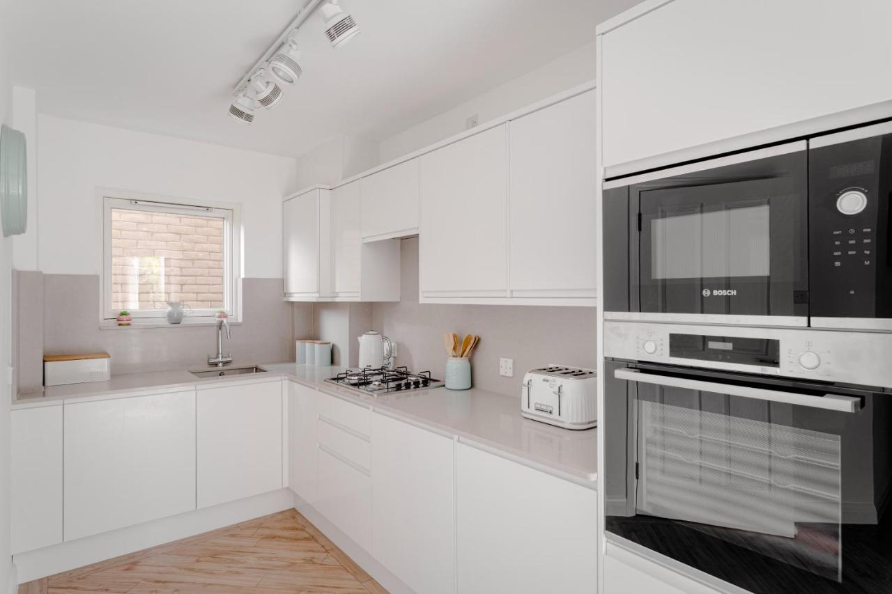 2 Bedroom City Centre Townhouse - With Parking CBG Екстериор снимка