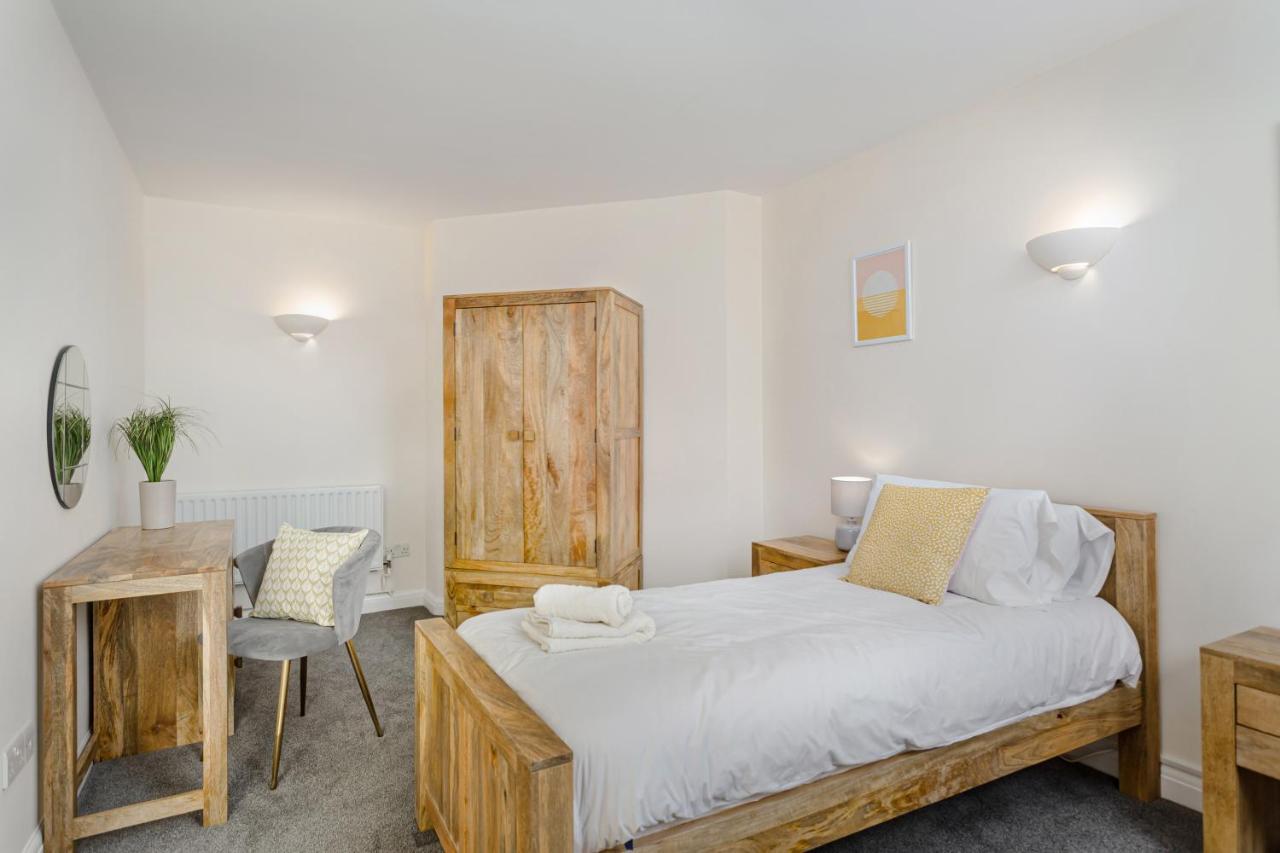 2 Bedroom City Centre Townhouse - With Parking CBG Екстериор снимка