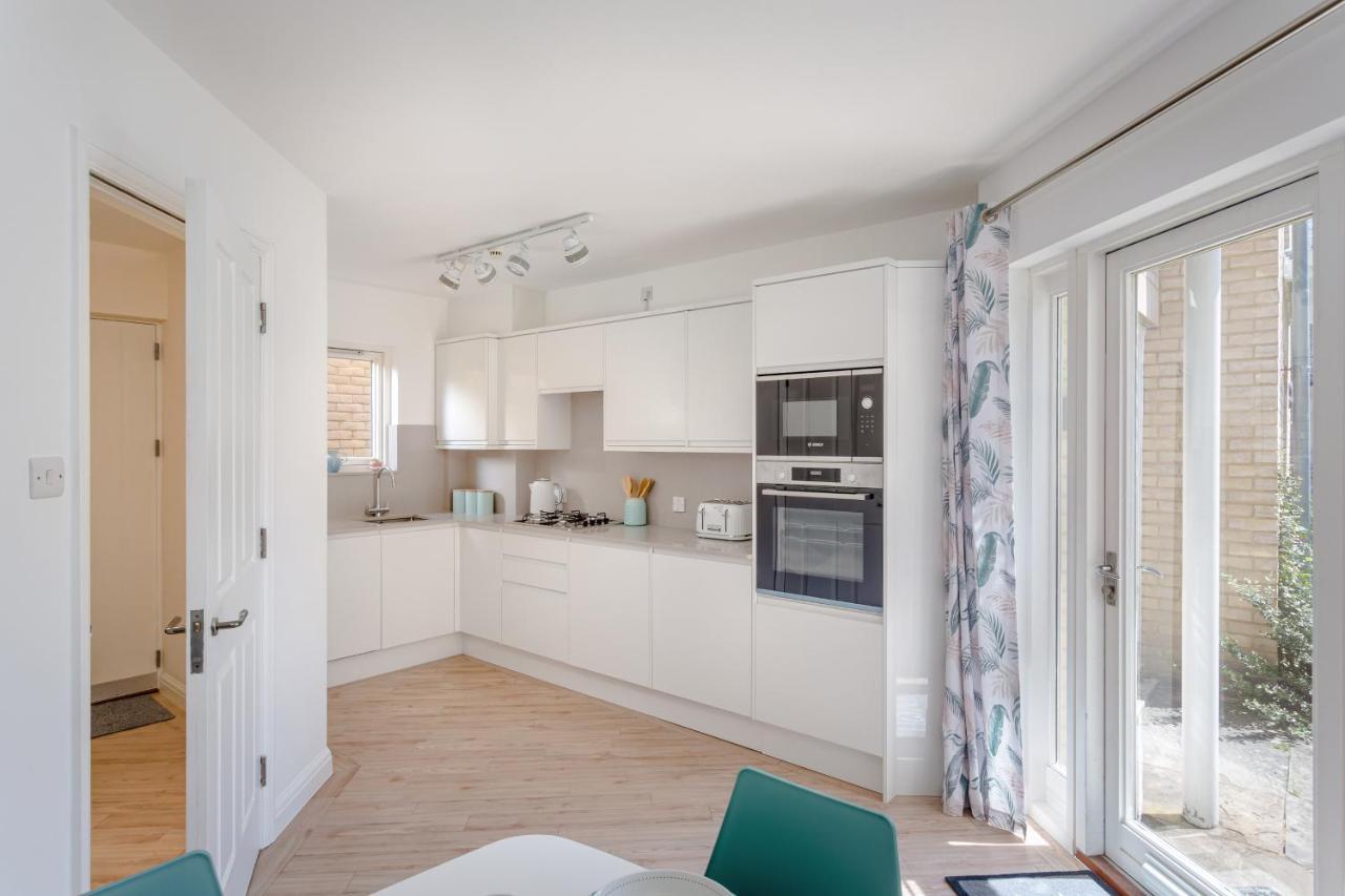 2 Bedroom City Centre Townhouse - With Parking CBG Екстериор снимка